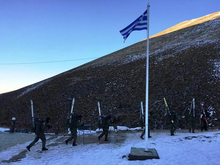 Έτσι γίνονται οι αρχηγοί! Οι Ευέλπιδες σε αεροκίνητες και αμφίβιες επιχειρήσεις (εικόνες)